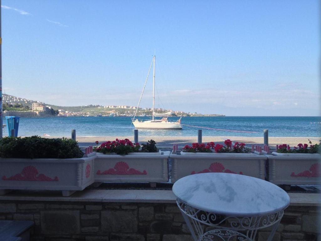 Lola 38 Hotel Foça Ngoại thất bức ảnh