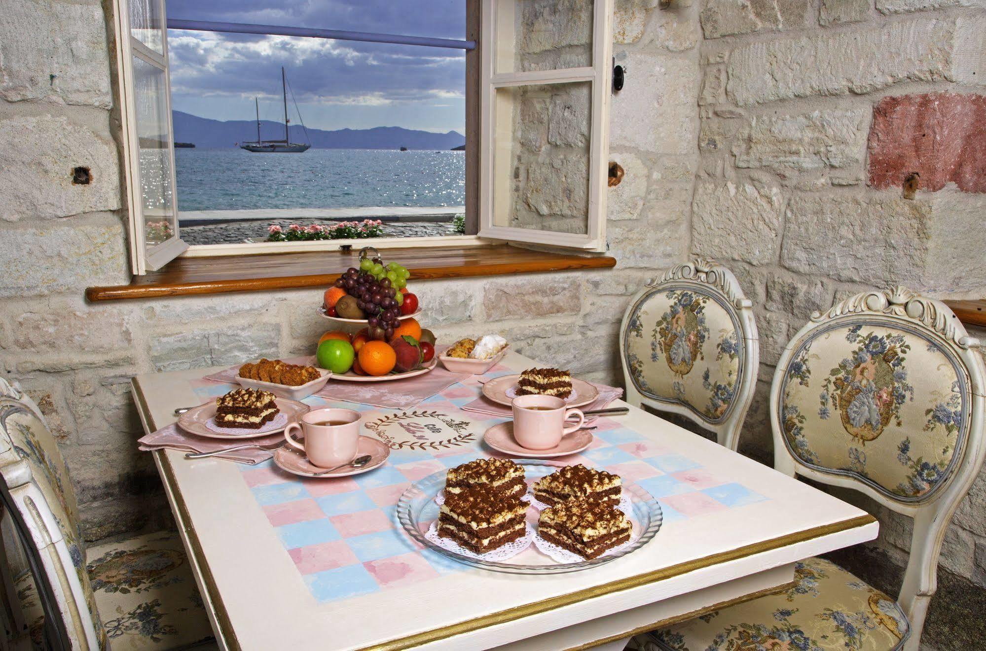 Lola 38 Hotel Foça Ngoại thất bức ảnh